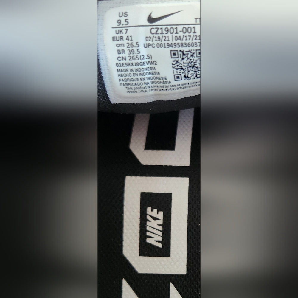 **EXCELLENT** Nike Air Zoom Pegasus 38 Sz 9.5 Black White Flyknit $120 Retail - Picture 5 of 9